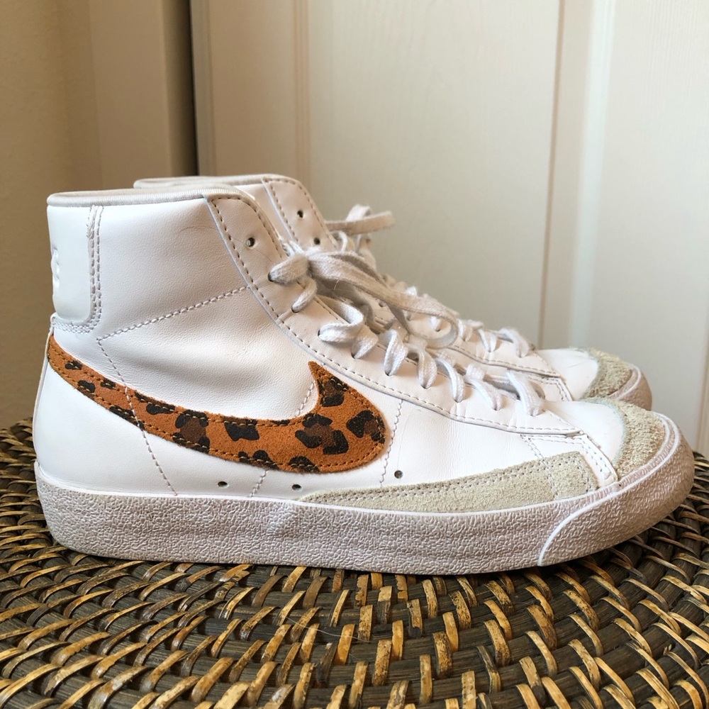 Nike high tops blazer Mid 77 Size 8 women white leather leopard swoosh logo